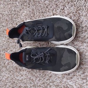 Steve Madden Black and Gray Sneakers